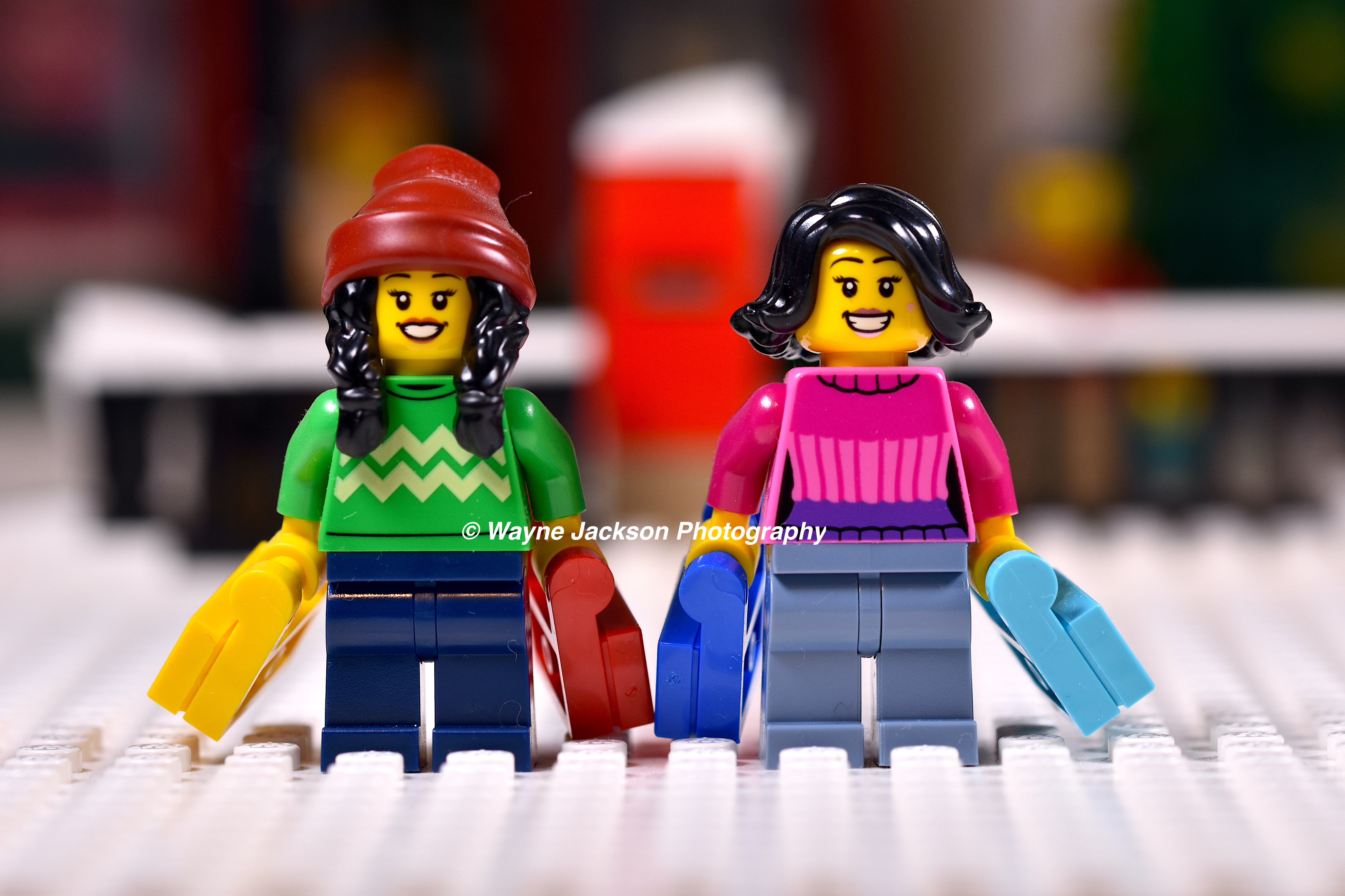2 women Lego minifigures christmas shopping